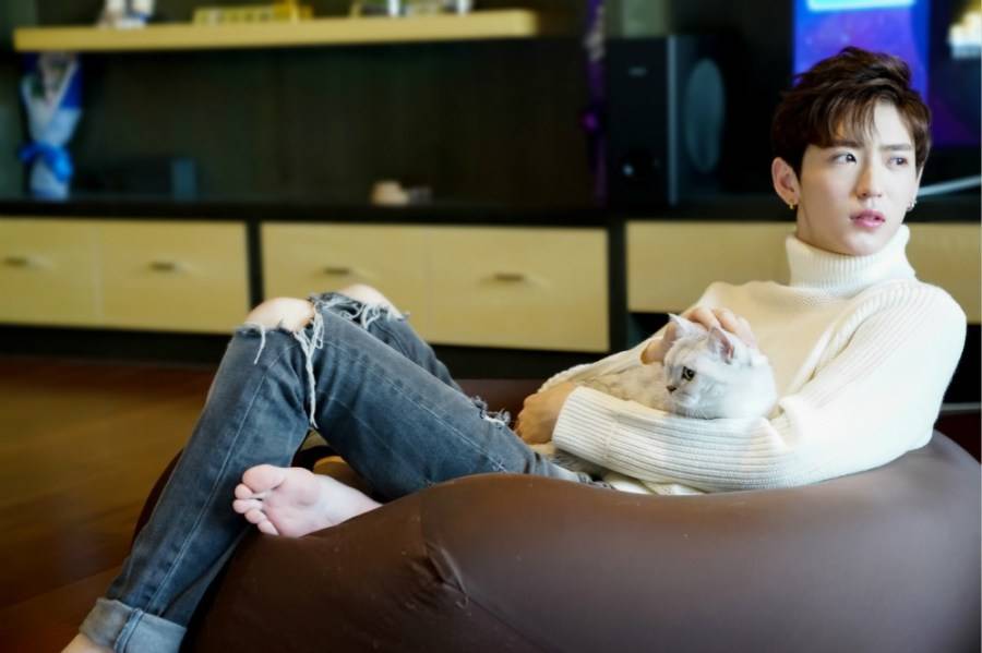 李東陽冬日寫真曝光 長腿顏贊惹人愛