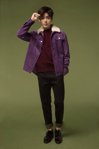 超能少年侯明昊寫真 初顯內(nèi)斂穩(wěn)重男友力