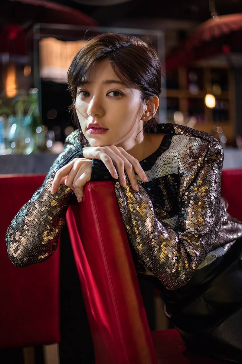 臺(tái)星郭雪芙時(shí)尚寫真曝光 溫潤(rùn)如玉又率性自然