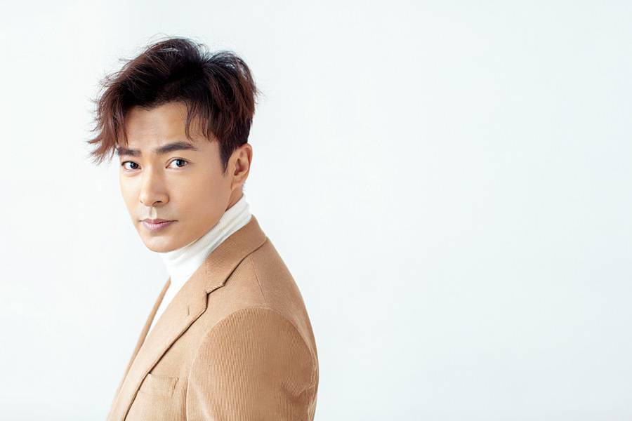 內(nèi)地男演員于波寫真曝光 化身紳士精英