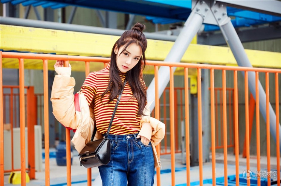 黃一琳時尚潮流街拍寫真 丸子頭少女感十足