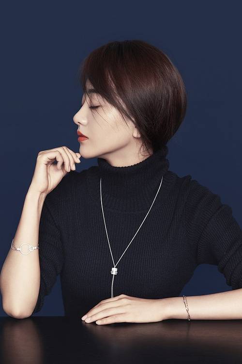 楊蓉冬日珠寶寫真 盡顯知性慵懶華貴風(fēng)