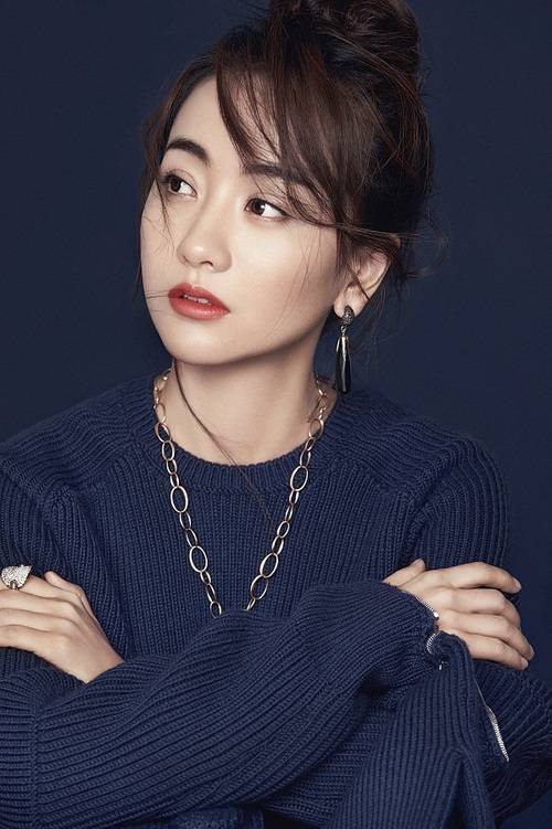 楊蓉冬日珠寶寫真 盡顯知性慵懶華貴風(fēng)