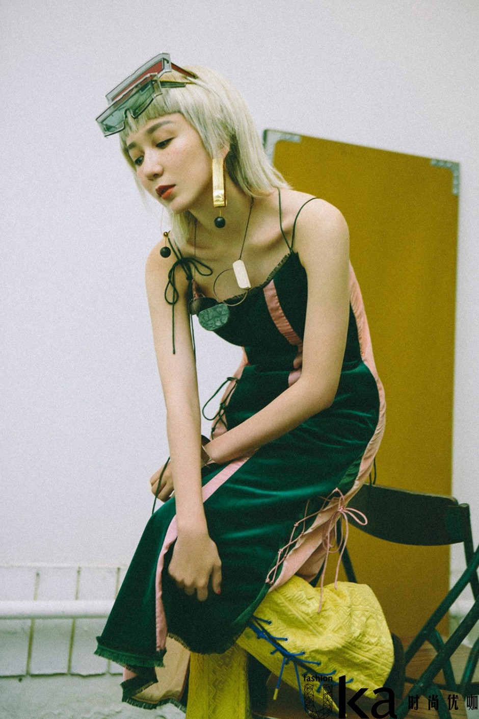 演員婁藝瀟最新寫(xiě)真大片 復(fù)古時(shí)尚別具一格