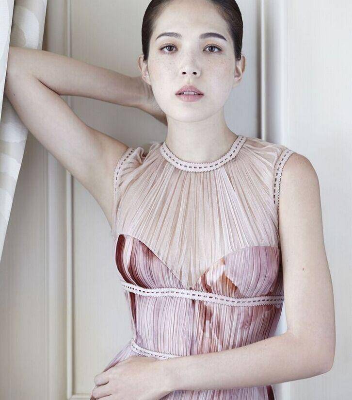 臺(tái)女星許瑋甯最新寫真 美背出鏡自然脫俗