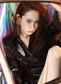 戚薇秋冬時(shí)尚寫(xiě)真公開(kāi) 率性綻放酷感十足