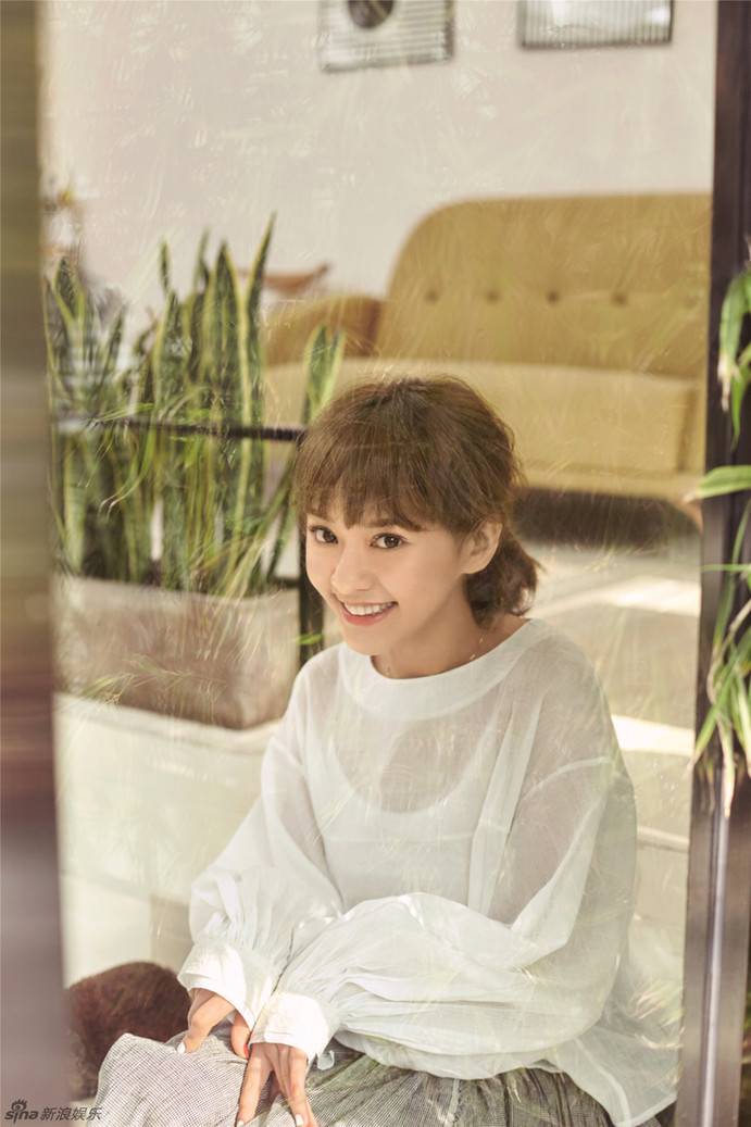 陳意涵元氣少女寫真 素雅靈動笑眼迷人