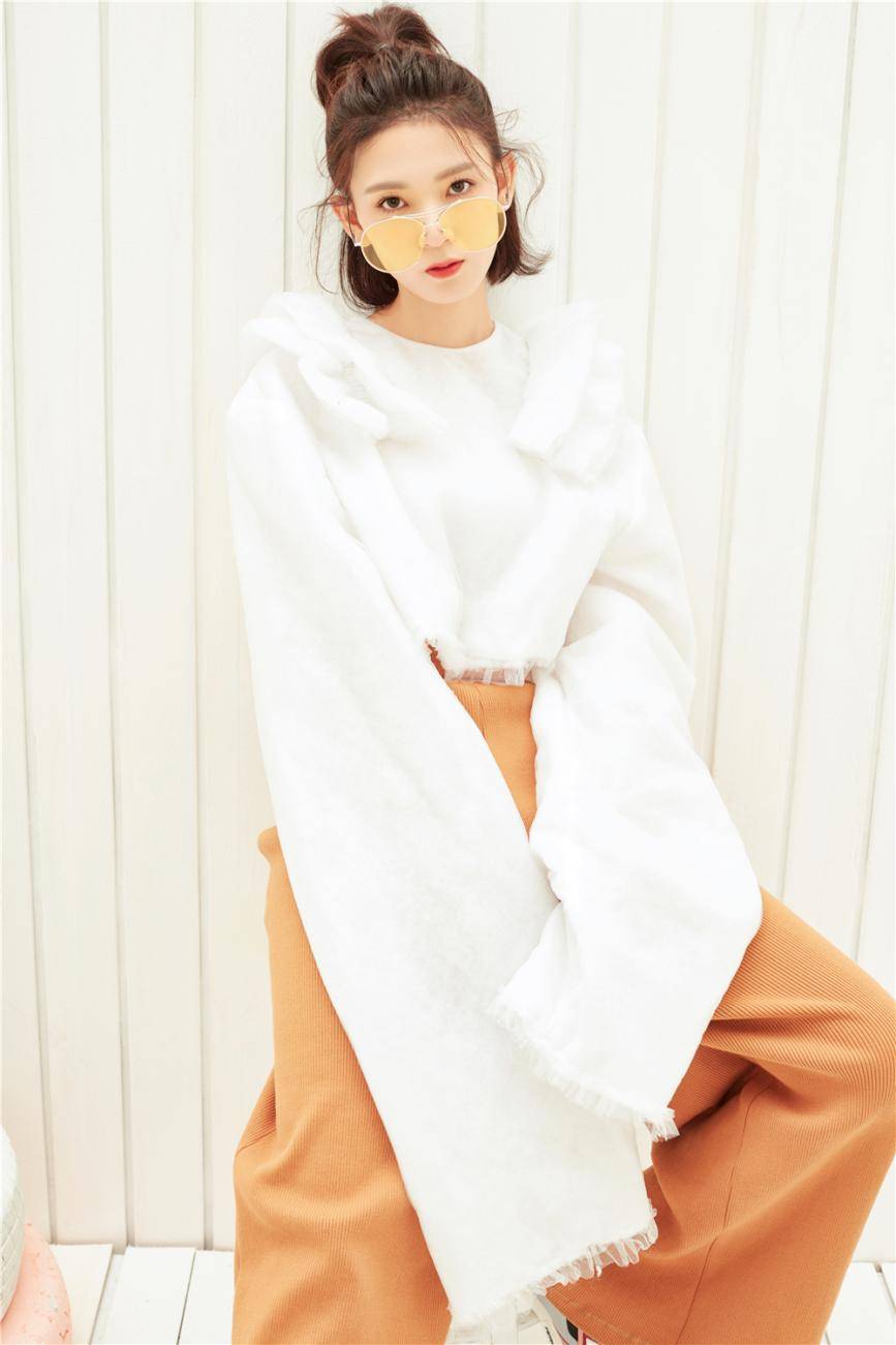 陳瑤冬日時(shí)尚寫真 甜酷少女感十足