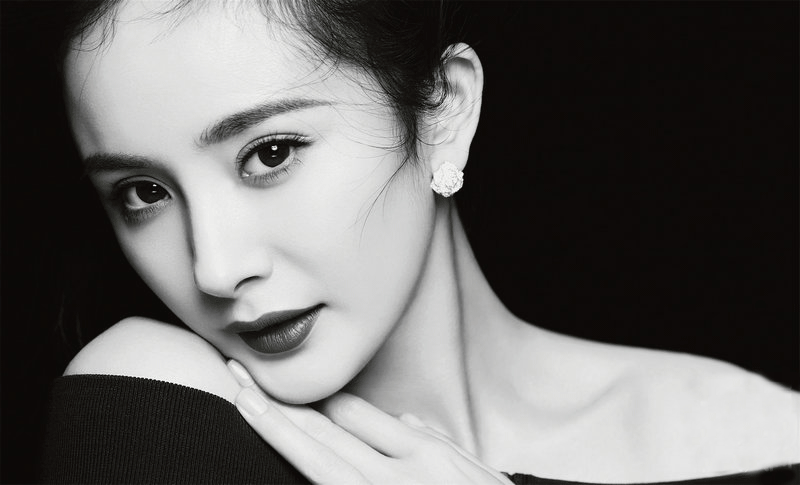 楊冪最新時尚寫真大片 烈焰紅唇冷艷動人