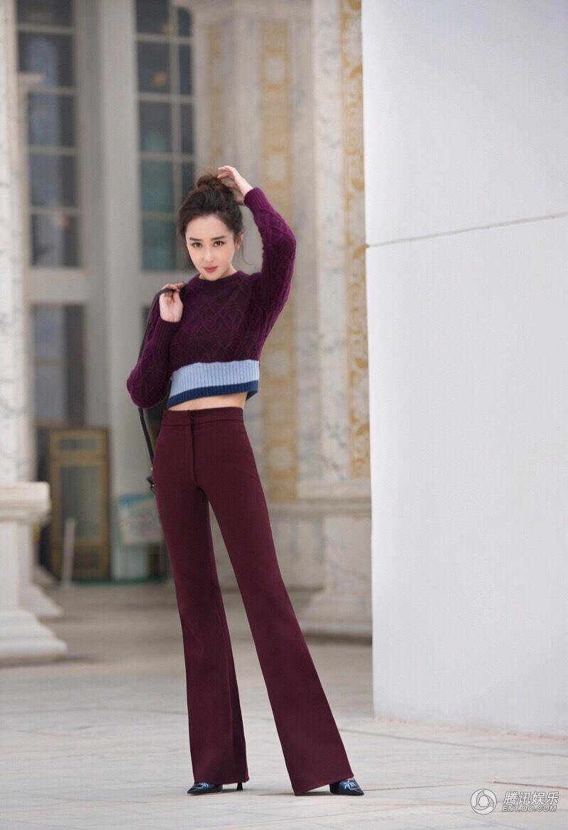 杜若溪新年寫真曝光 長腿加細(xì)腰演繹干練都市范兒