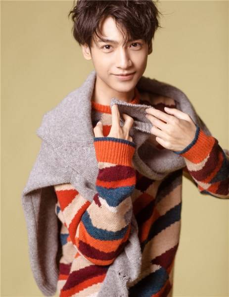 羅云熙秋冬寫真大片曝光 溫暖復(fù)古帶點(diǎn)慵懶