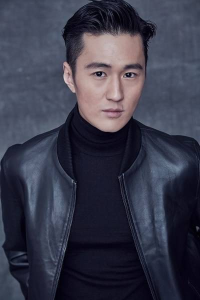 內(nèi)地演員趙炳銳寫真帥照 利落短發(fā)大展男士風范