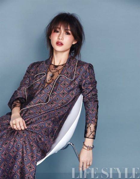 陳燃最新寫真曝光 短發(fā)亮相帥氣十足