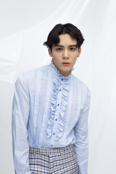 大眼仔曾舜晞時(shí)尚寫真變身“巴洛克王子”