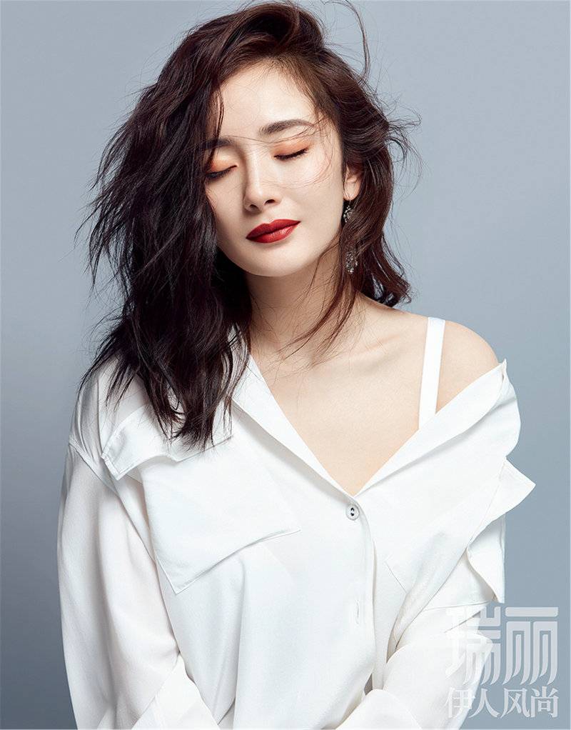 楊冪最新時尚寫真大片 烈焰紅唇冷艷動人