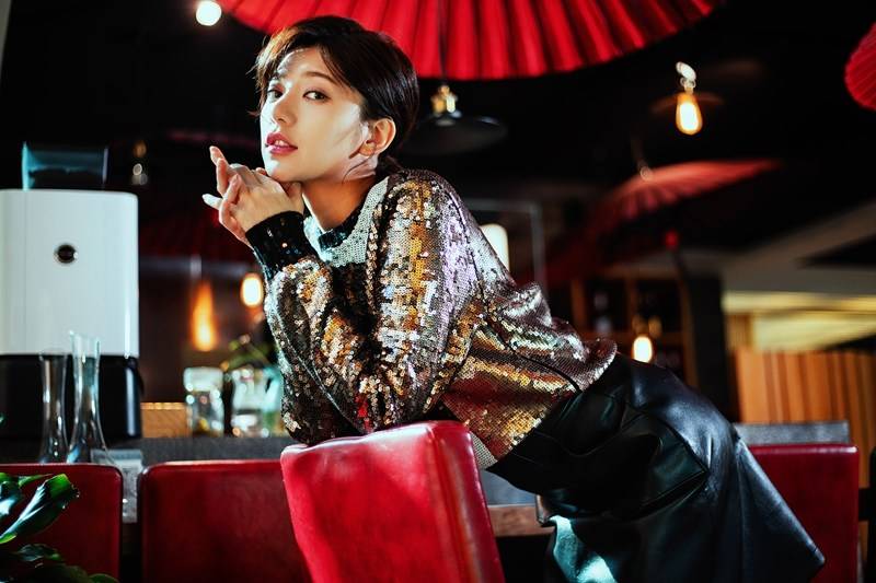 臺星郭雪芙時尚寫真曝光 溫潤如玉又率性自然