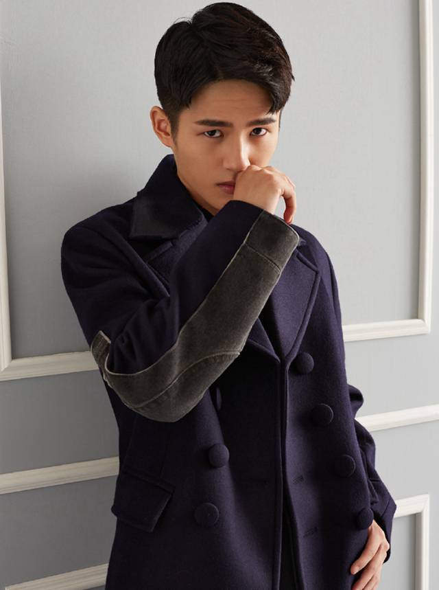 劉昊然時(shí)尚寫真大片曝光 清秀面容眼神撩妹