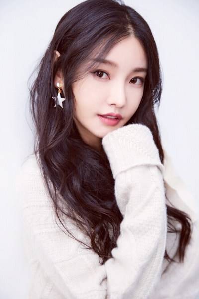 童菲冬日治愈系寫真曝光 鬼馬可愛暖化人心