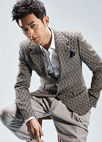 演員任泉冬日寫(xiě)真大片 不羈商務(wù)氣質(zhì)驚艷