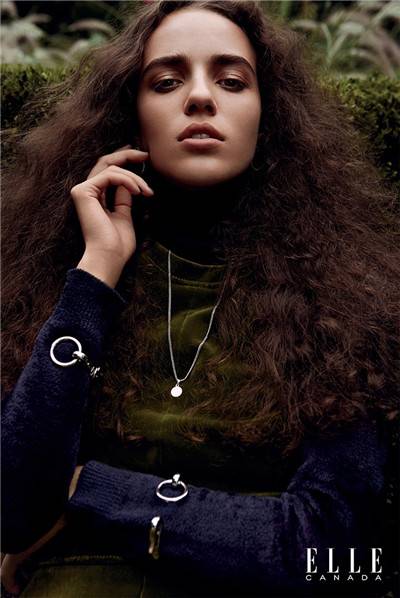 超模Emm Arruda雜志大片演繹天鵝絨的奢華時(shí)尚