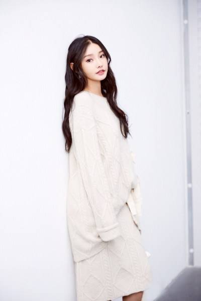 童菲冬日治愈系寫真曝光 鬼馬可愛暖化人心