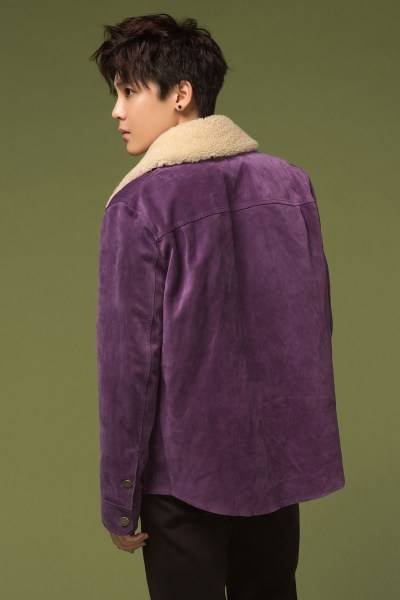 超能少年侯明昊寫真 初顯內(nèi)斂穩(wěn)重男友力