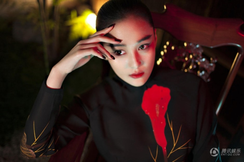 張馨予時(shí)尚大片曝光 素妝淡雅溫婉大方