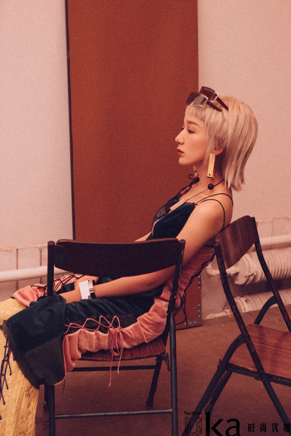 演員婁藝瀟最新寫真大片 復(fù)古時(shí)尚別具一格