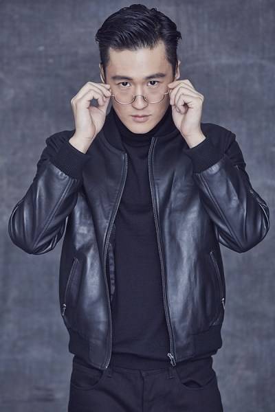 內(nèi)地演員趙炳銳寫真帥照 利落短發(fā)大展男士風(fēng)范
