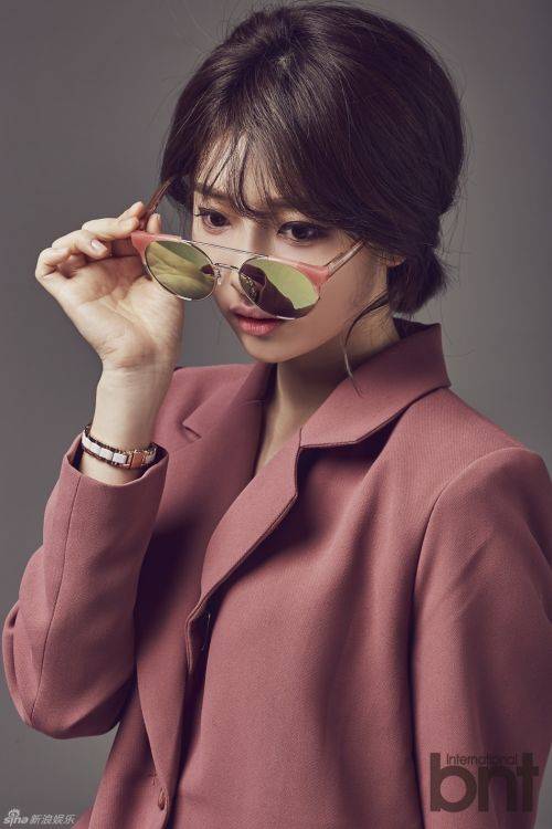 韓國演員表藝珍寫真畫報(bào) 自然清新展迷人魅力