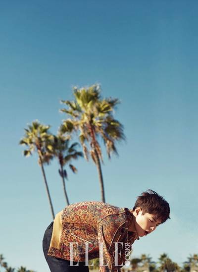 樸寶劍雜志封面畫報(bào)公開(kāi) 帥氣時(shí)尚笑容迷人