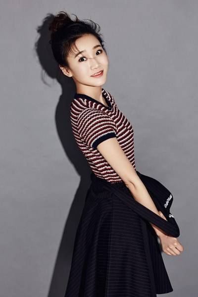 演員常方源寫(xiě)真大片 溫暖明媚顯恬淡氣質(zhì)