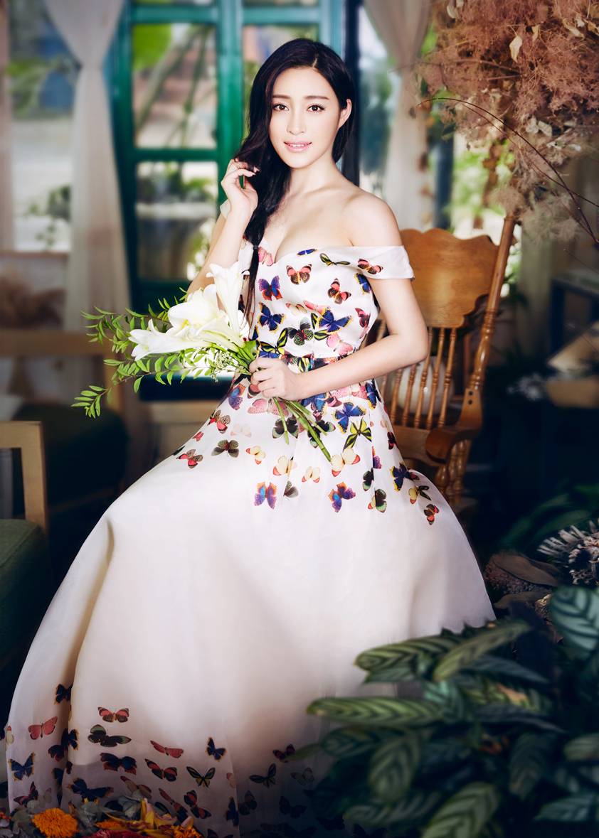 演員甘婷婷最新寫真曝光 變身花仙子魅力撩人