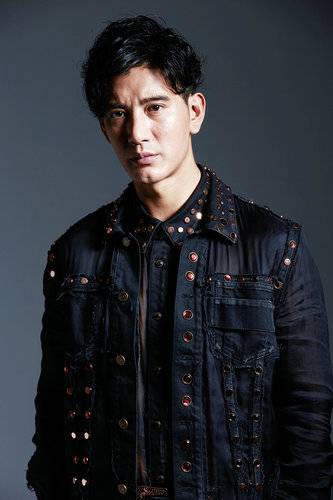 演員蒲巴甲最新寫真 化身潮男展現(xiàn)野性魅力