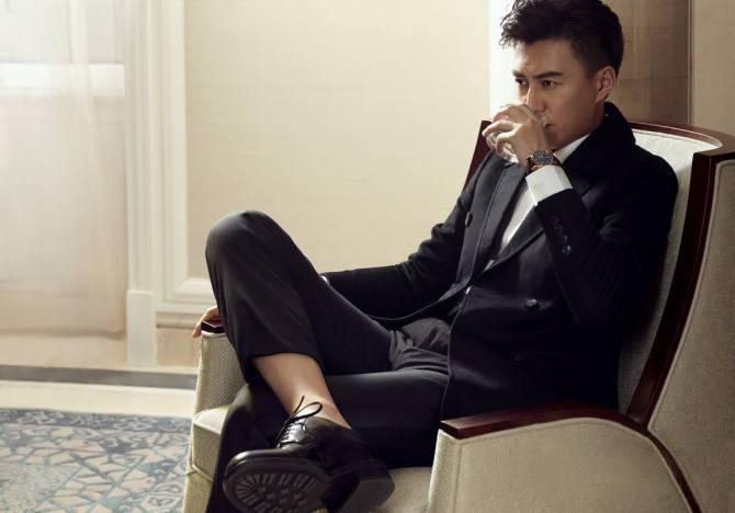 靳東最新雜志寫真圖片 儒雅氣質(zhì)盡顯老干部風(fēng)情