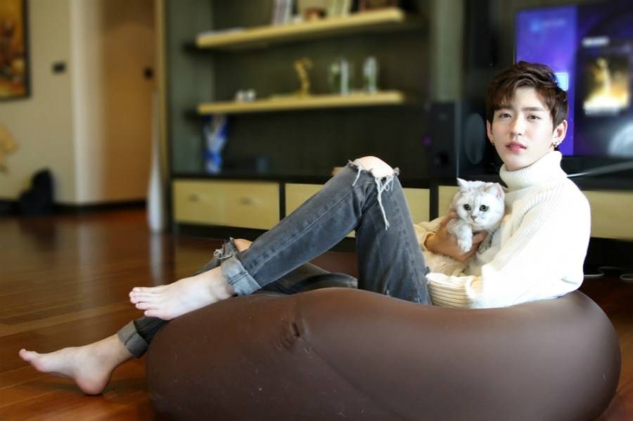 李東陽(yáng)冬日寫真曝光 長(zhǎng)腿顏贊惹人愛