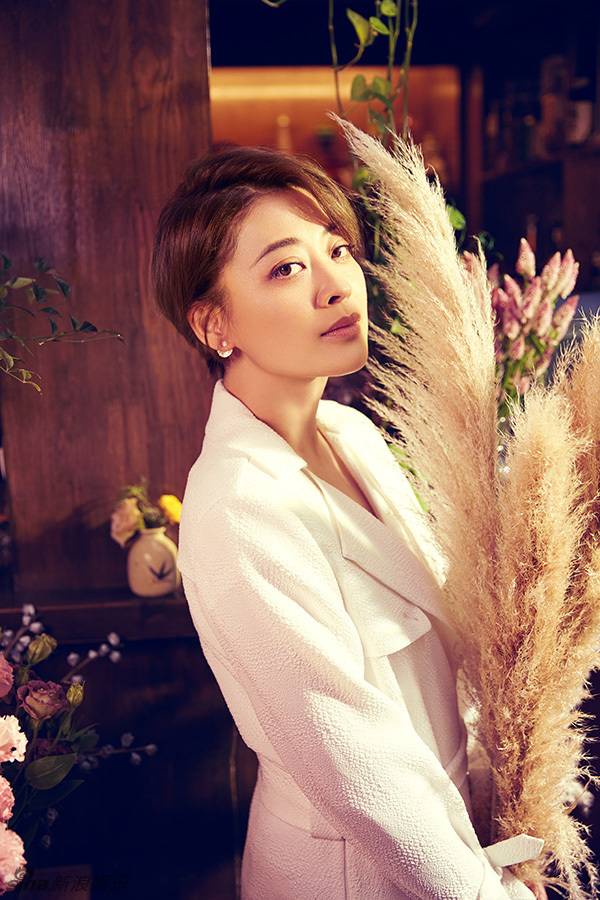 梅婷新春寫真大片曝光 溫暖如光笑容滿分