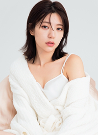 郭雪芙性感居家寫真大片 香肩微露大玩性感