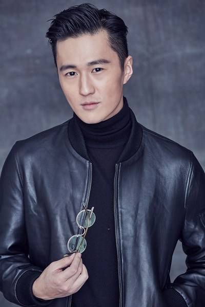 內(nèi)地演員趙炳銳寫真帥照 利落短發(fā)大展男士風(fēng)范