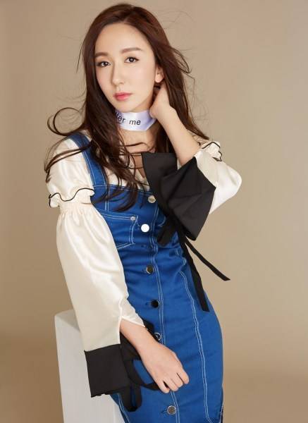 演員婁藝瀟最新寫(xiě)真曝光 變身西裝美人