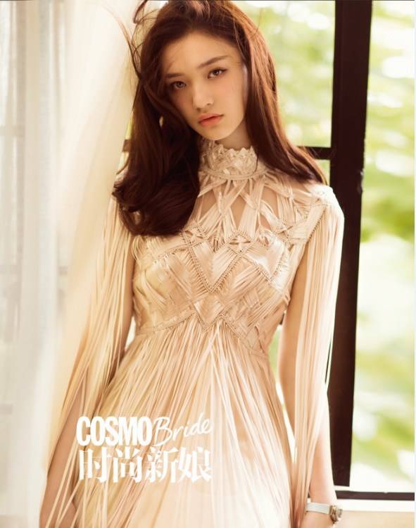 林允最新雜志大片 優(yōu)雅嫵媚宛如油畫中人