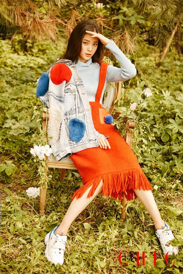 歐陽娜娜最新寫真封面照演繹青春精靈