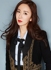 演員婁藝瀟最新寫(xiě)真曝光 變身西裝美人