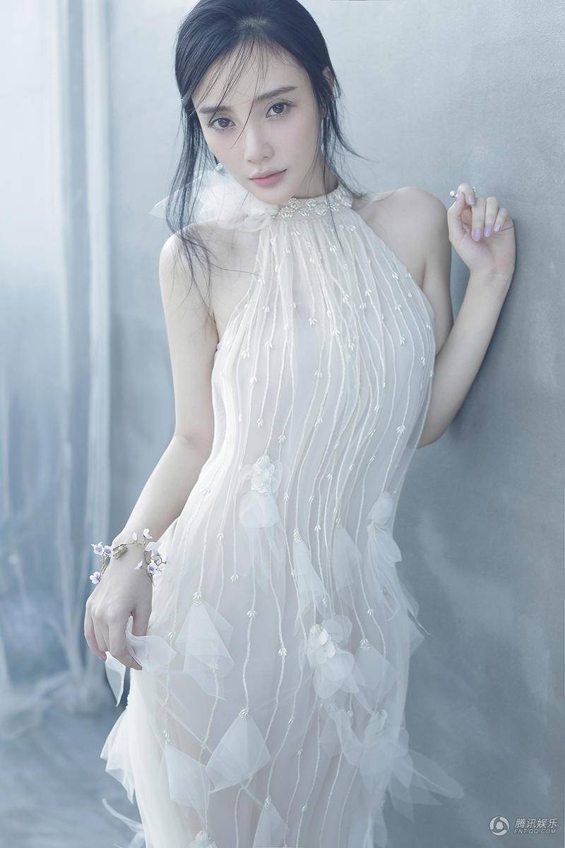 辣媽李小璐唯美寫真大片 冷峻嬌柔清純似少女