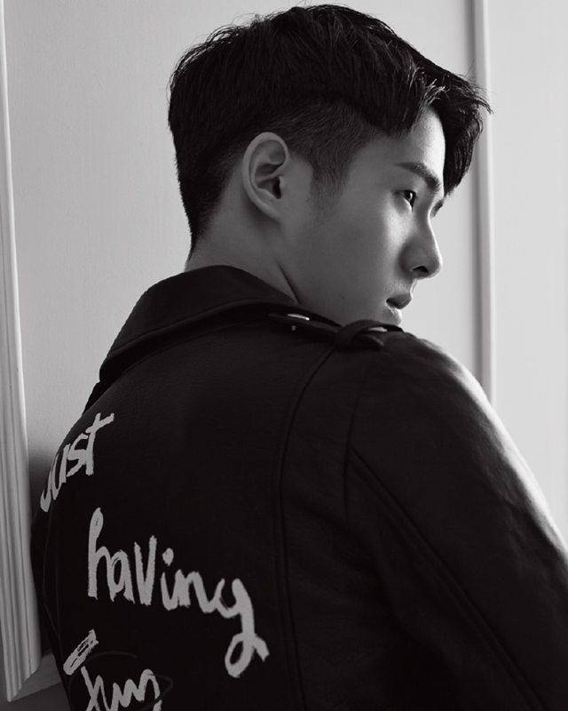 劉昊然時(shí)尚寫真大片曝光 清秀面容眼神撩妹