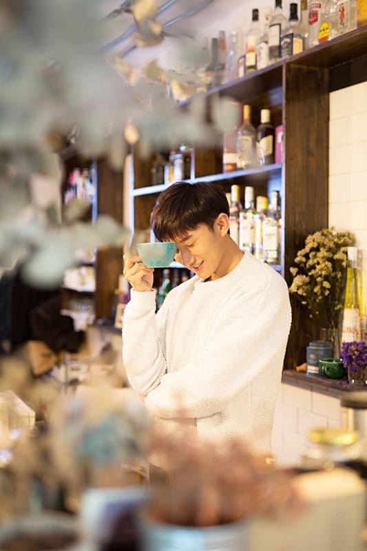 《錦繡未央》梁振倫秋日溫暖寫(xiě)真大片曝光