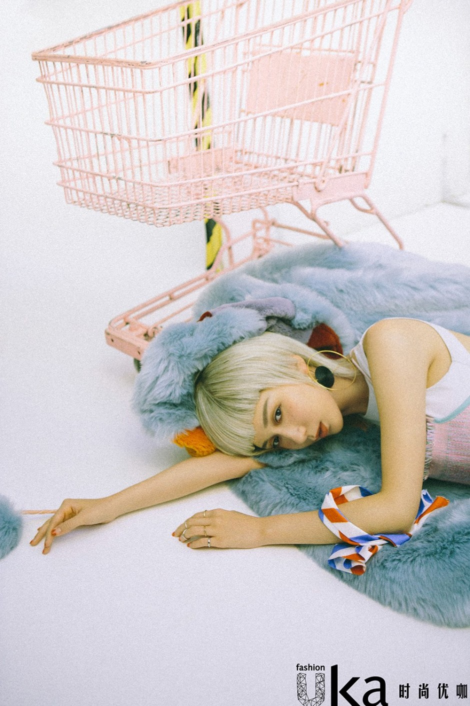 演員婁藝瀟最新寫真大片 復(fù)古時尚別具一格