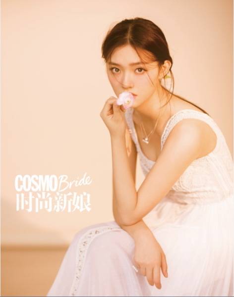 林允最新雜志大片 優(yōu)雅嫵媚宛如油畫中人