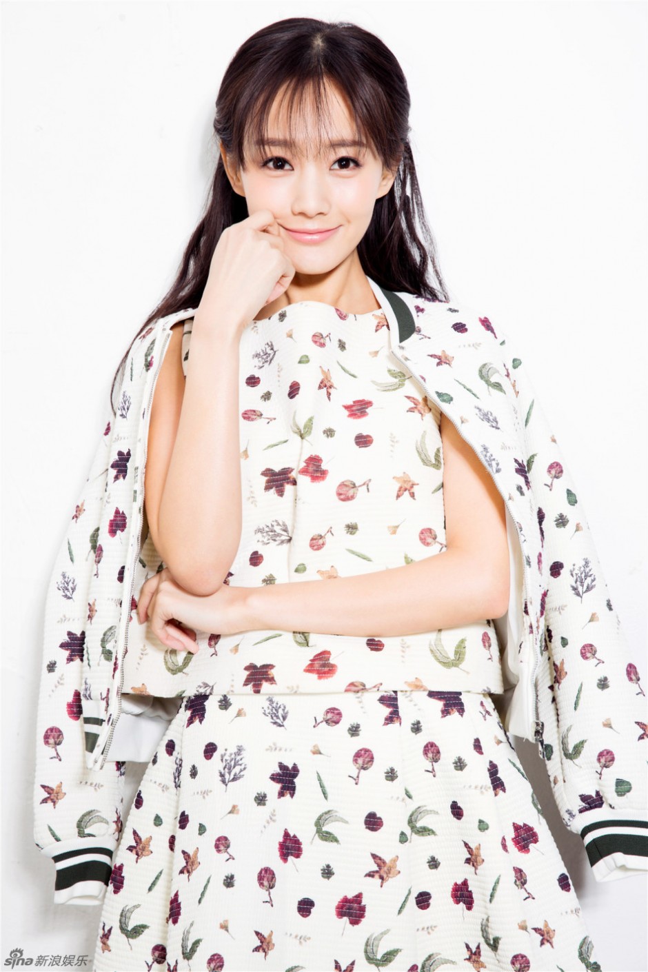 李一桐最新寫真曝光 干凈素雅猶如仙子般靈動