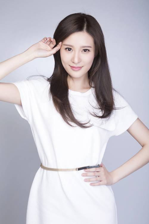 90后鄔靖靖寫真曝光 清新自然孔令可愛